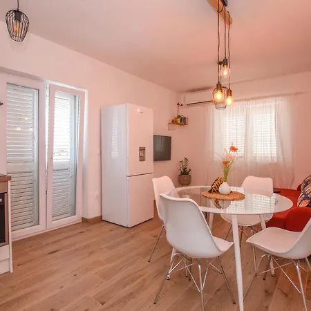 Lavanda Apartment Mandre